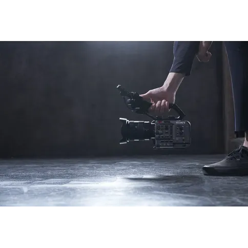 Sony FX6 + 28-135 mm F4.0 G Power Zoom OSS